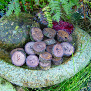 Barrow Oak rune set