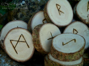 Large Ancestral Oak rune set
