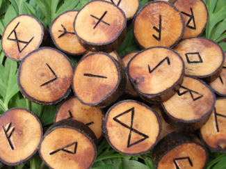 Alder rune set with birch bark box