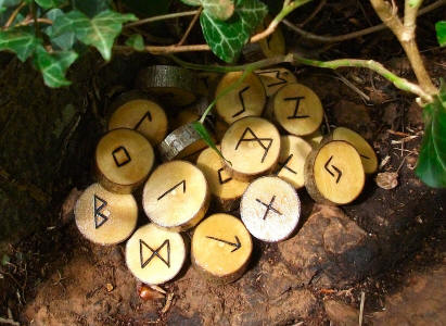 Stonehenge Hazel Rune Set