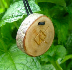 Hazel pendant with creativity bindrune